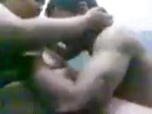 Umuhindi ubabara xxx umubano w’abakundana.