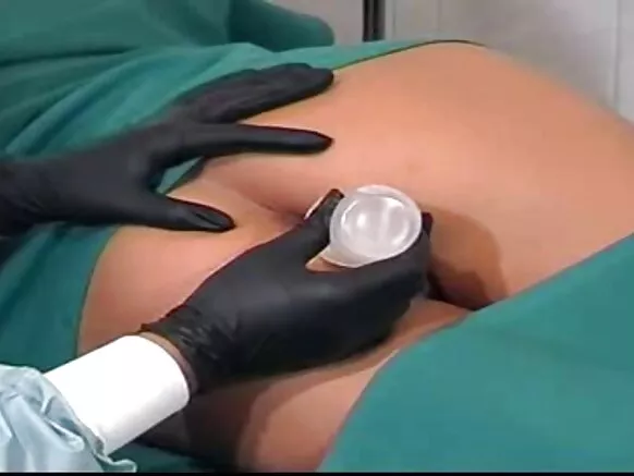 Enema y’igitsina VK gusa Nadine.