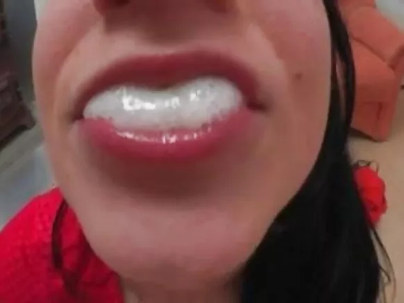 Umudagi amateur anal mu hd aronka enema n’amazi.